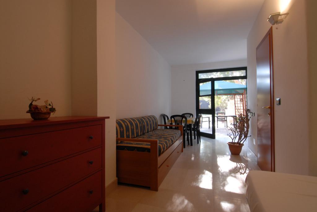 Villaggio Camping Uria Foce Varano Buitenkant foto