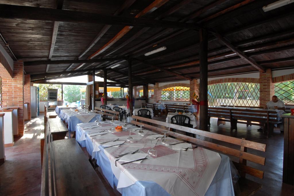 Villaggio Camping Uria Foce Varano Buitenkant foto