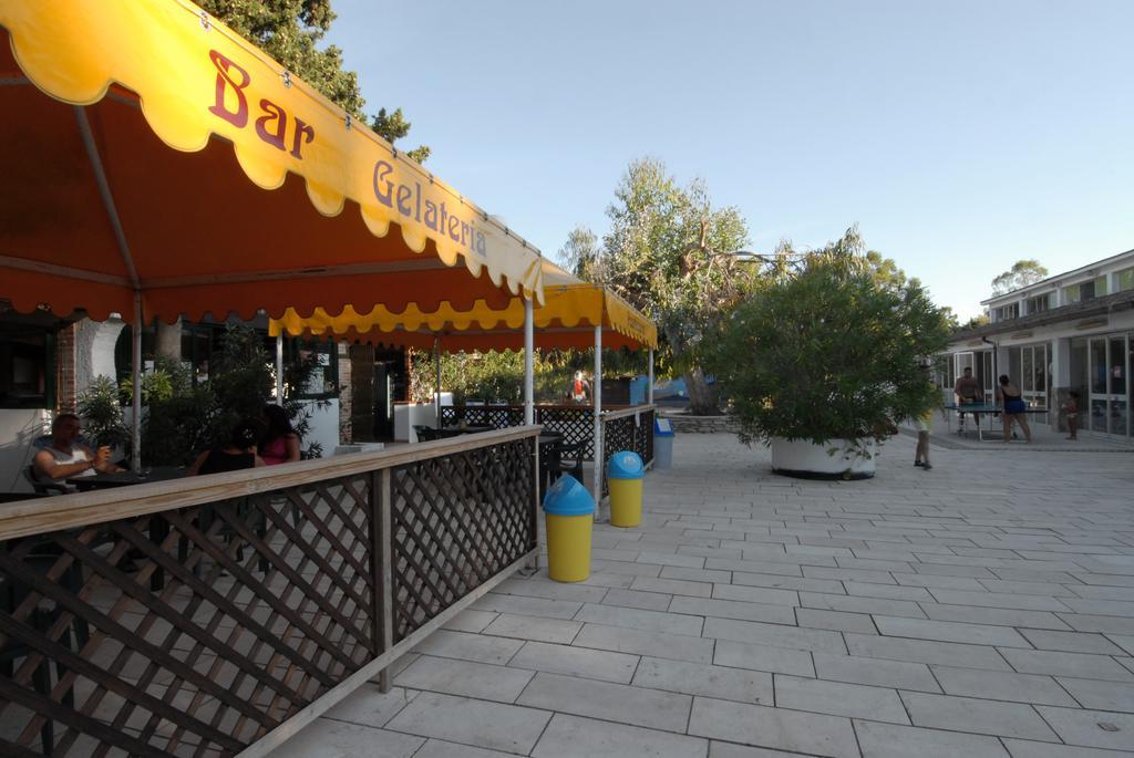 Villaggio Camping Uria Foce Varano Buitenkant foto