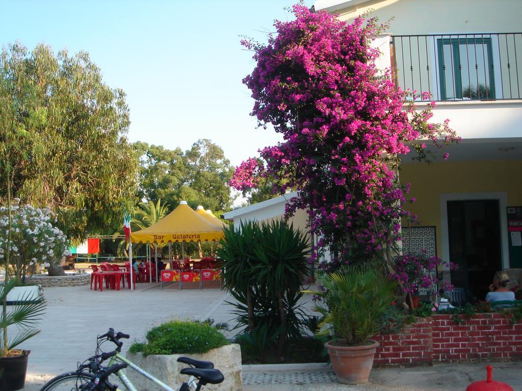 Villaggio Camping Uria Foce Varano Buitenkant foto