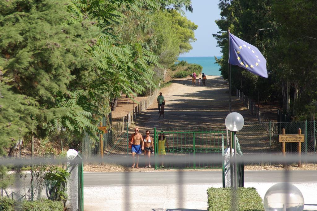 Villaggio Camping Uria Foce Varano Buitenkant foto