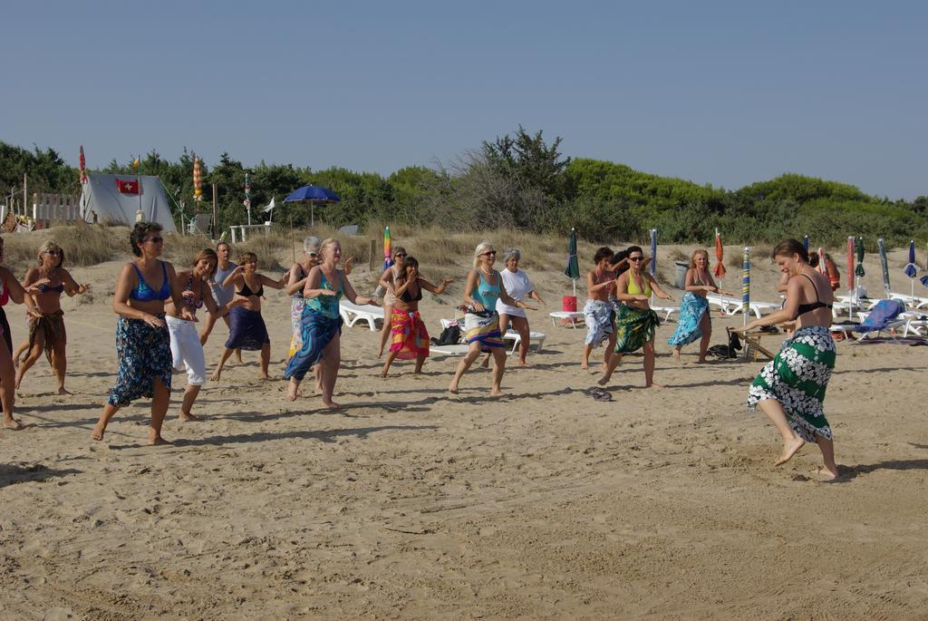 Villaggio Camping Uria Foce Varano Buitenkant foto