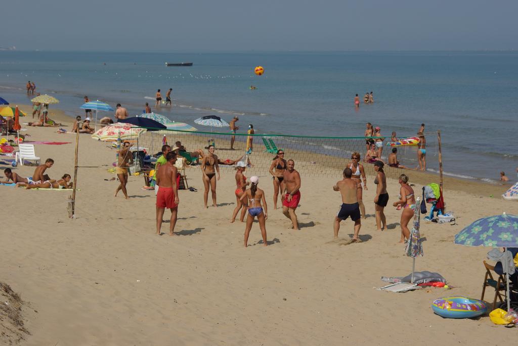Villaggio Camping Uria Foce Varano Buitenkant foto