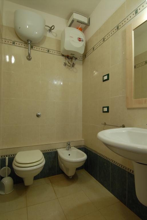Villaggio Camping Uria Foce Varano Buitenkant foto