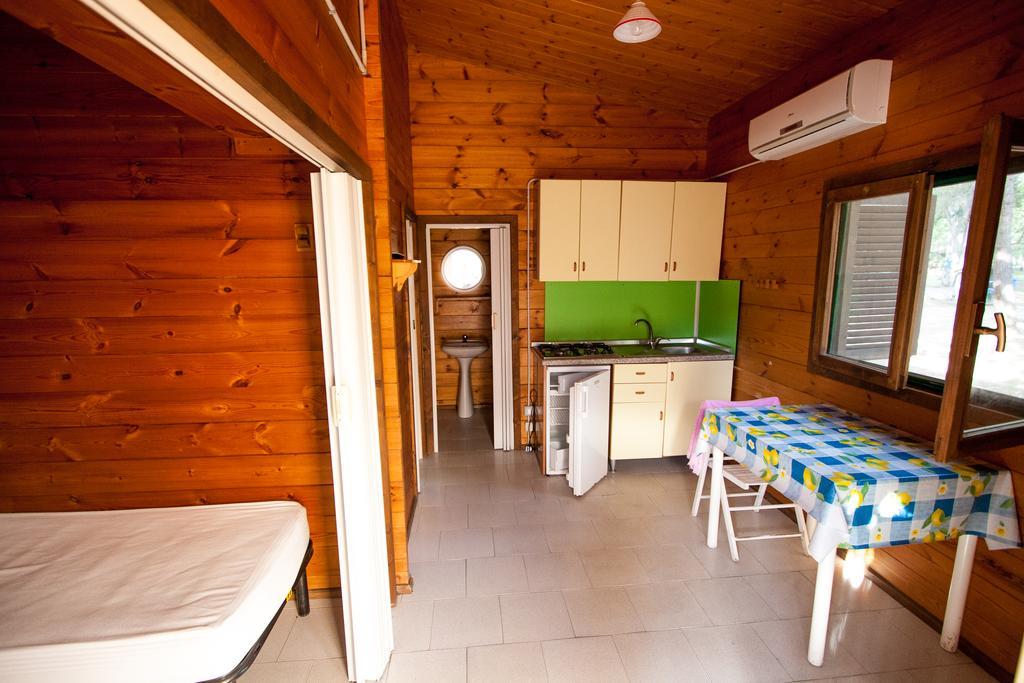 Villaggio Camping Uria Foce Varano Buitenkant foto
