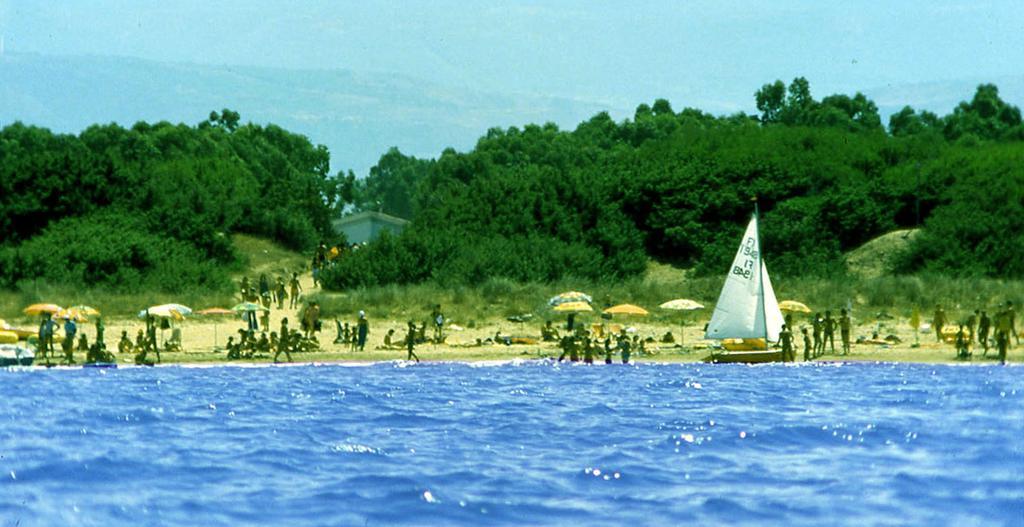 Villaggio Camping Uria Foce Varano Buitenkant foto