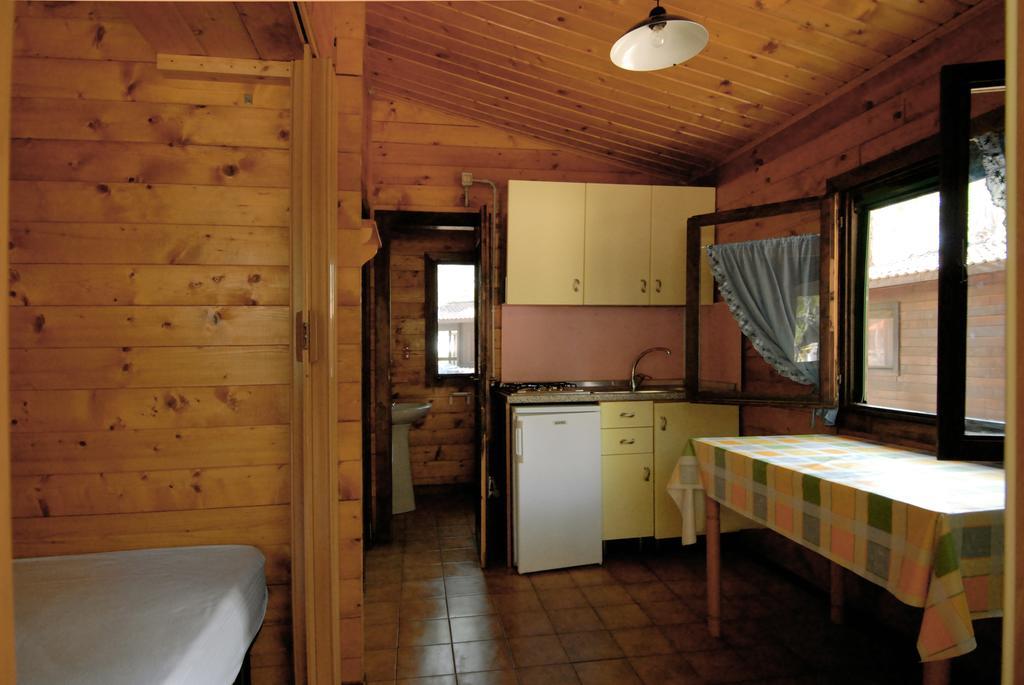Villaggio Camping Uria Foce Varano Buitenkant foto