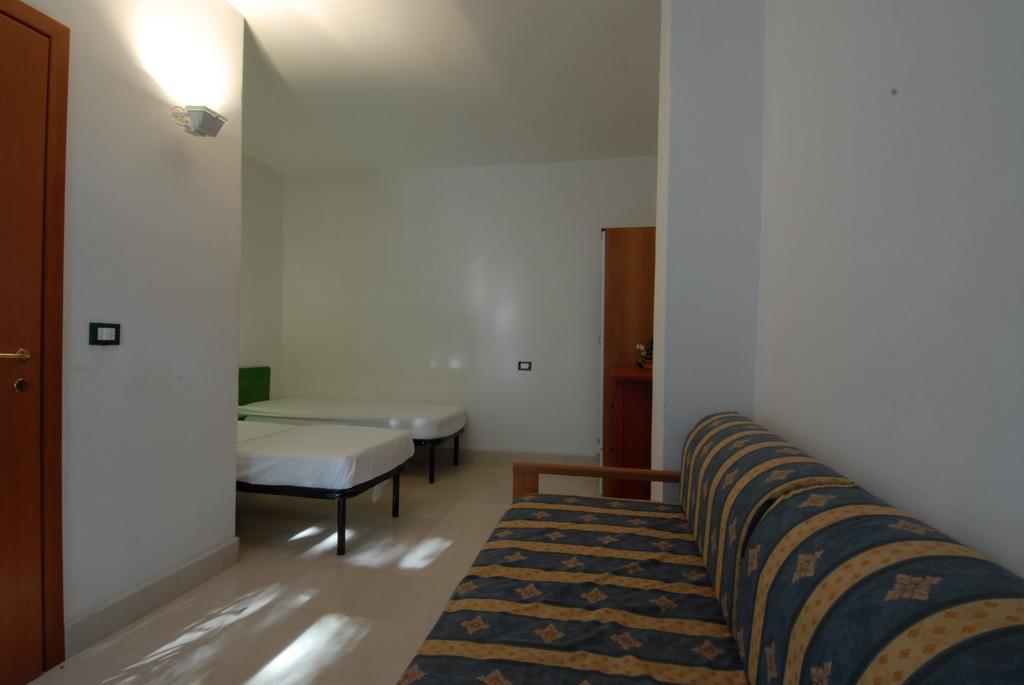Villaggio Camping Uria Foce Varano Buitenkant foto