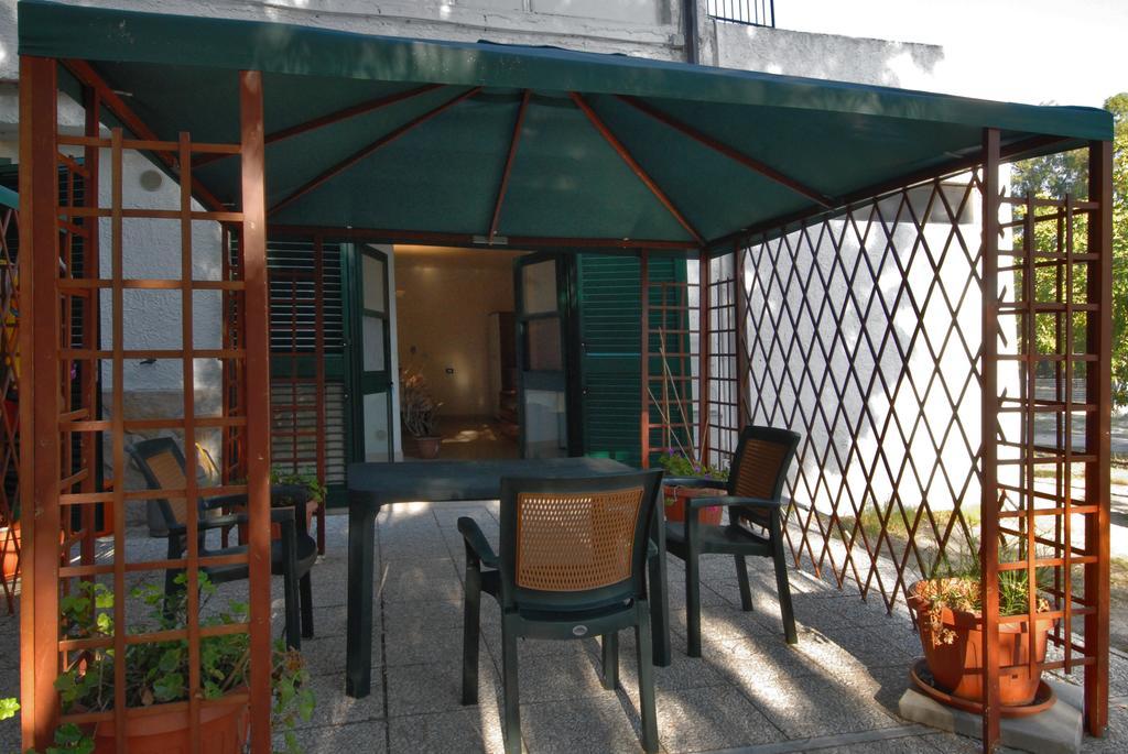 Villaggio Camping Uria Foce Varano Buitenkant foto