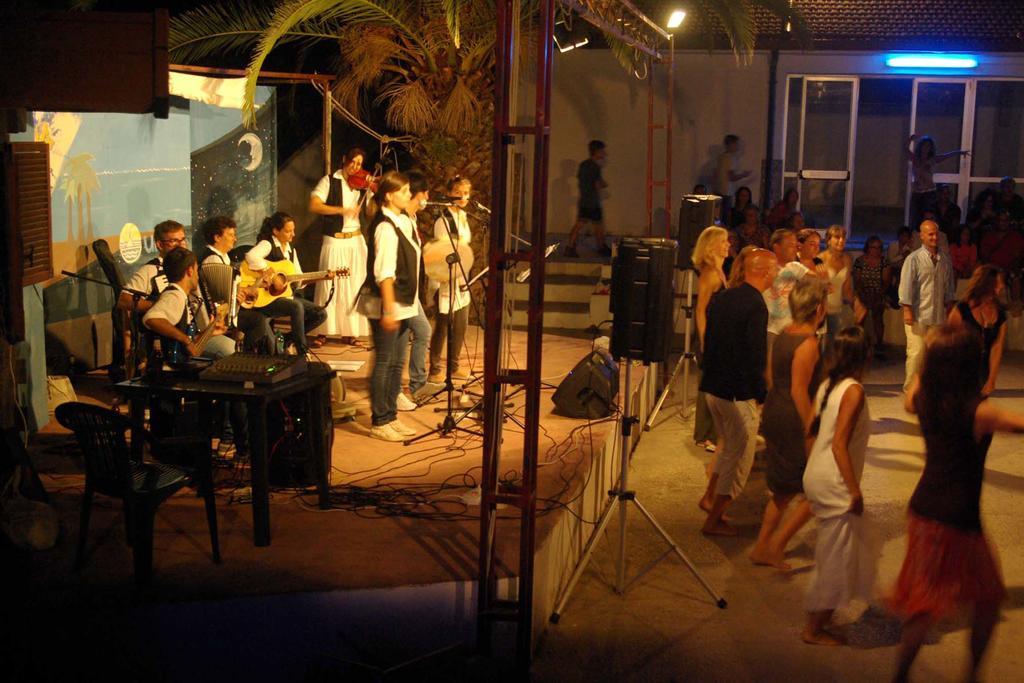 Villaggio Camping Uria Foce Varano Buitenkant foto